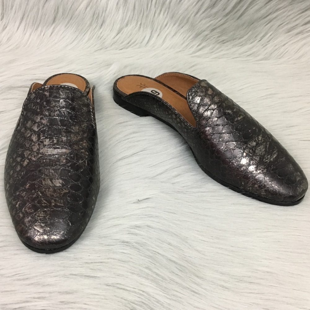 New Frye Metallic Embossed Mule - Picture 3 of 6